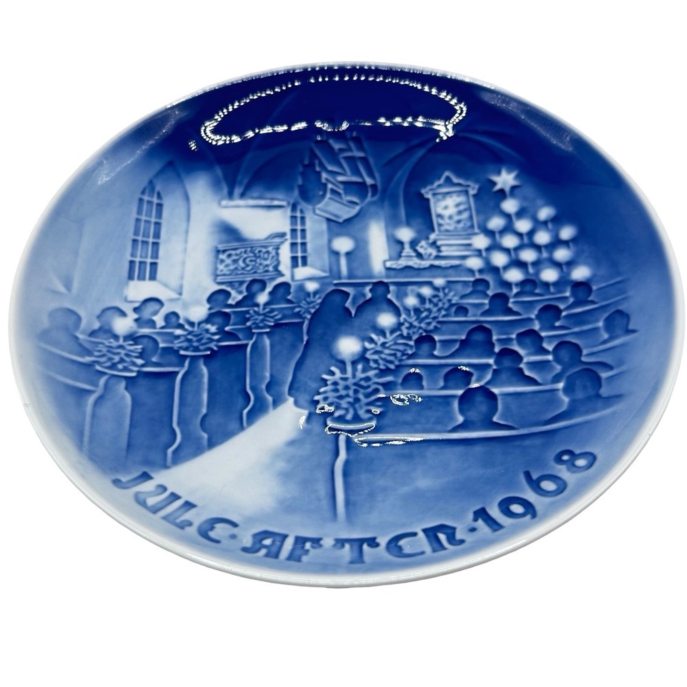 Bing & Grondahl 1968 Christmas Plate Juleaften Christmas in Church Blue White